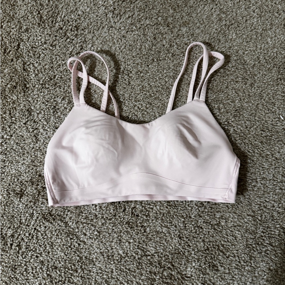 White lululemon sports bra